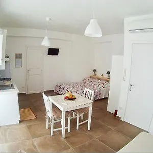 Apartment La Casetta In Alto, Syrakus