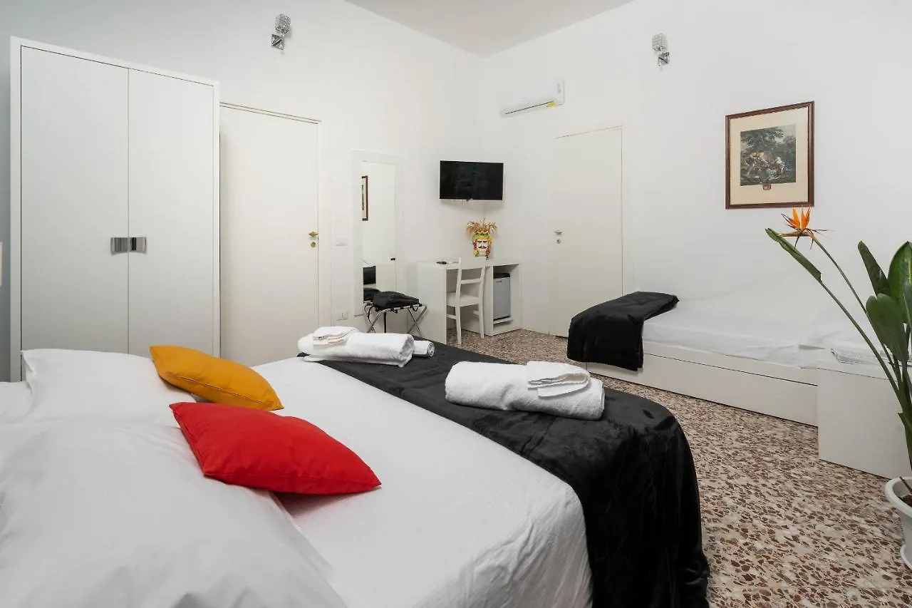 Regina Margherita - Bed&Breakfast&Rooftop Lounge Bar Syrakus Frühstückspension