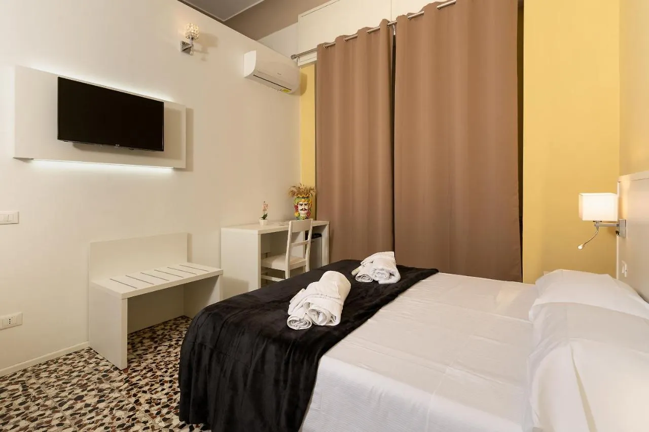 Frühstückspension Regina Margherita - Bed&Breakfast&Rooftop Lounge Bar Syrakus Italien