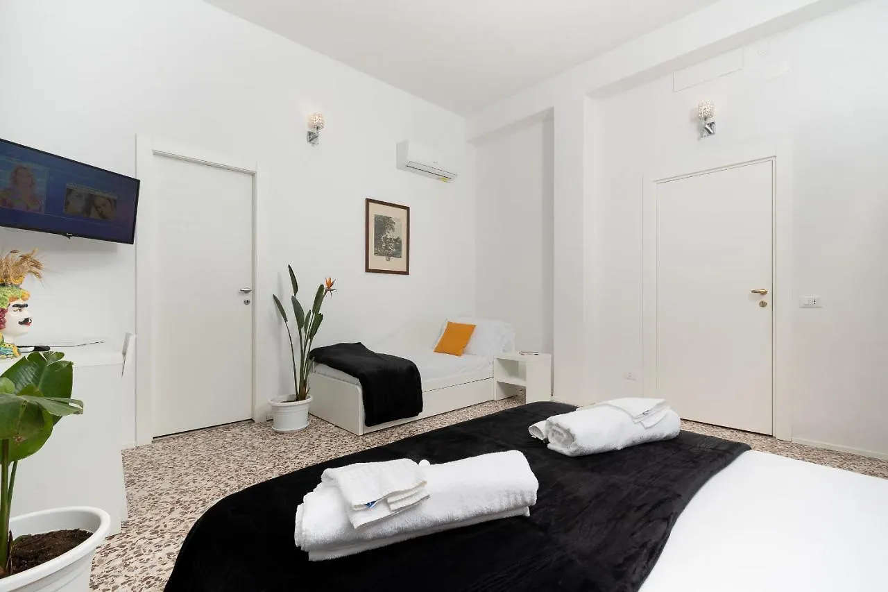 Regina Margherita - Bed&Breakfast&Rooftop Lounge Bar Syrakus Frühstückspension