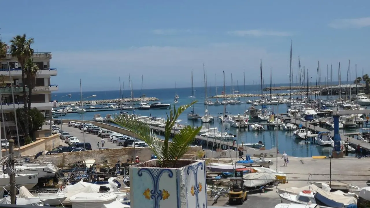 Regina Margherita - Bed And Breakfast & Rooftop Lounge Bar Syracuse 0*,  Itálie